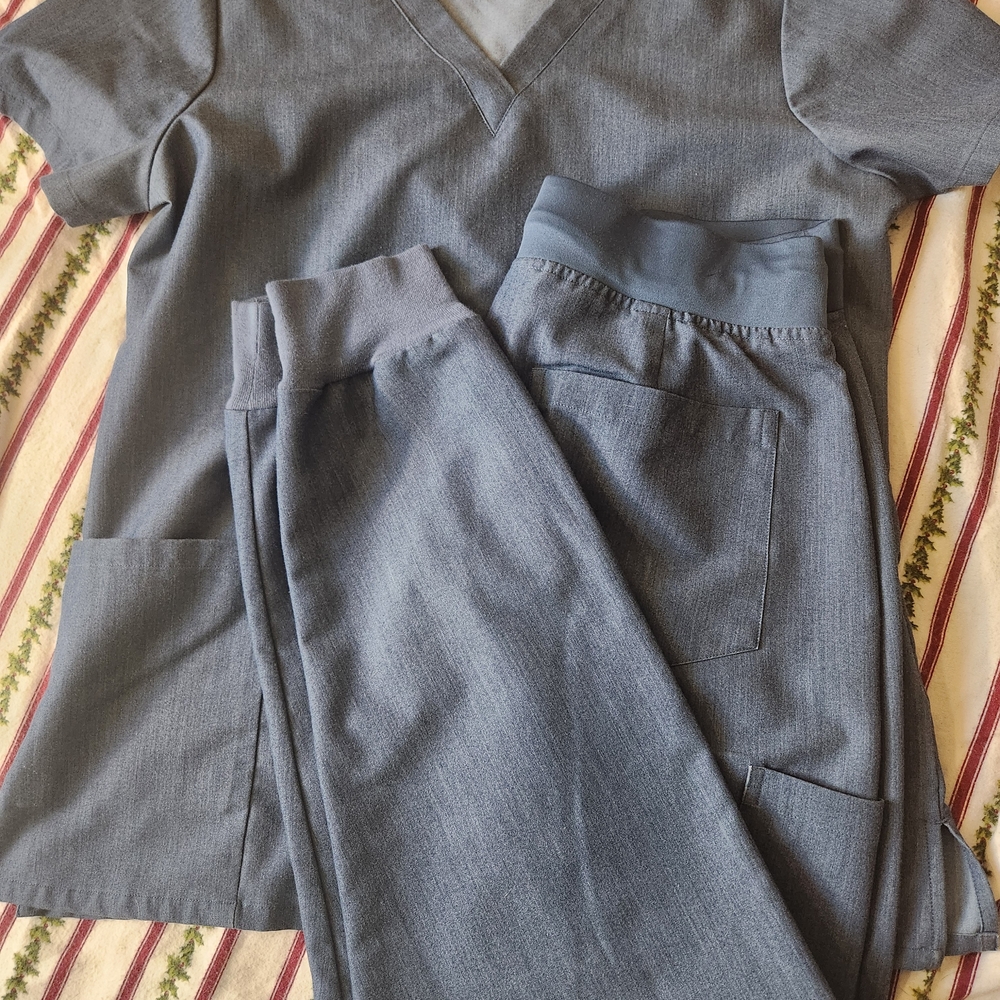 Mandala Women's Gray Scrub Set